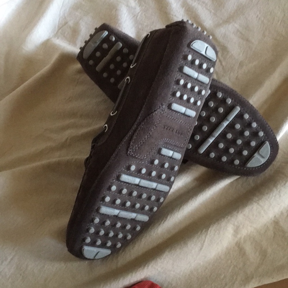 Cole Haan shoes. Dark taupe suede driving shoes. Gray leather tassels. Size 9.5 - Picture 4 of 6